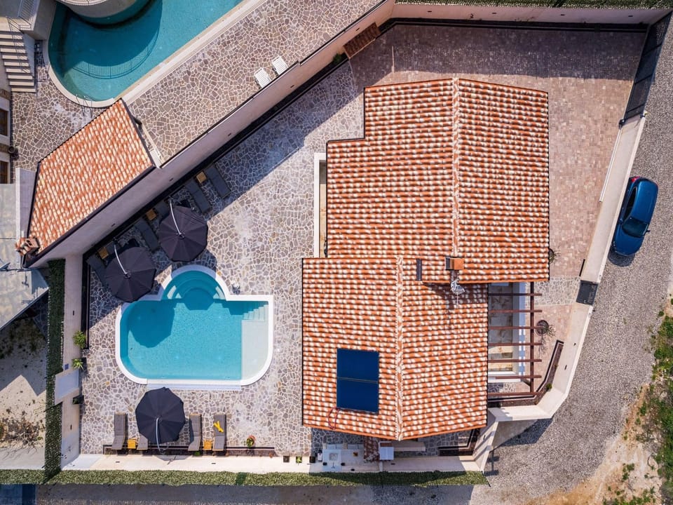 Luxe villa in Pula with pool and jacuzzi Resort in Fažana