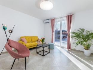 Lovely family bungalow with private pool Hotel in Fažana