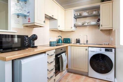 Seaside 2-Bed with Private Parking, Portishead Hotel in Portishead