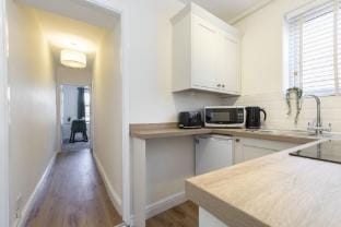 The Bath Road Hideaway - A First Floor One Bed Apartment Hotel in Cheltenham