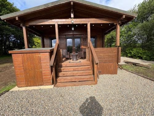 Brynmeini Lake Lodge Lodge in Clydau