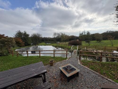 Brynmeini Lake Lodge Lodge in Clydau