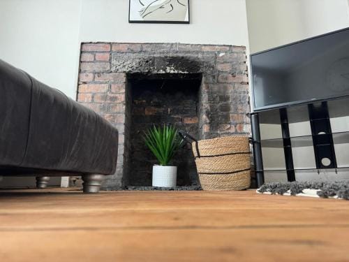 Comfortable 2-Bed Home near Swansea Bay Hotel in Wales