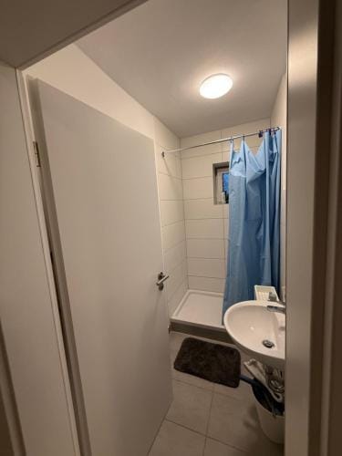 Zimmer direkt an dem Rheinsteig neben der WHU mitten im Zentrum von Vallendar Hotel in Koblenz