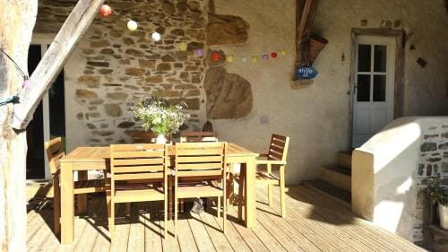 Authentic & charming dans les Monts du Lyonnais, animaux acceptes Hotel in Auvergne-Rhône-Alpes