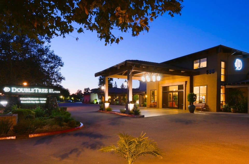 DoubleTree by Hilton Claremont Hotel in Claremont