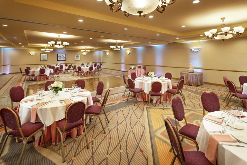 DoubleTree by Hilton Claremont Hotel in Claremont
