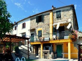 Cottage in San Marcello with Pool and Charm Hotel in Emilia-Romagna