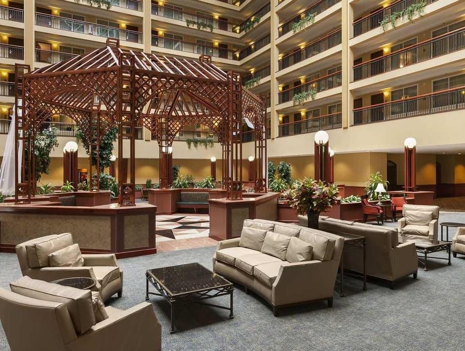 Embassy Suites by Hilton Cleveland Rockside Hotel in Independence