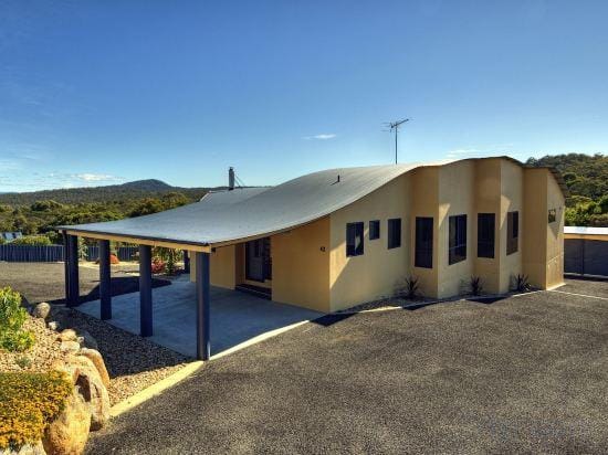 Mayakitana Hotel in Tasmania