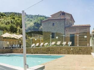 Villa in Cortona with pool Hotel in Umbria