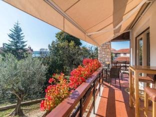 Apartment in Medulin with Sea View and Beach Hotel in Premantura