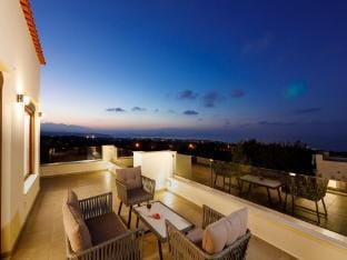 Villa in Gallos has 4 bedrooms Hotel in Crete