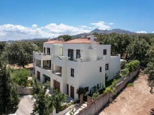 Villa in Gallos has 4 bedrooms Hotel in Crete