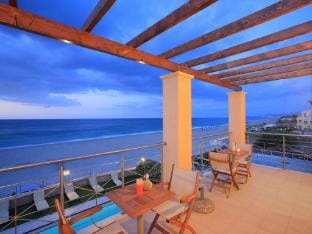 Villa in Rethymno on Beach with Private Pool Hotel in Rethymno
