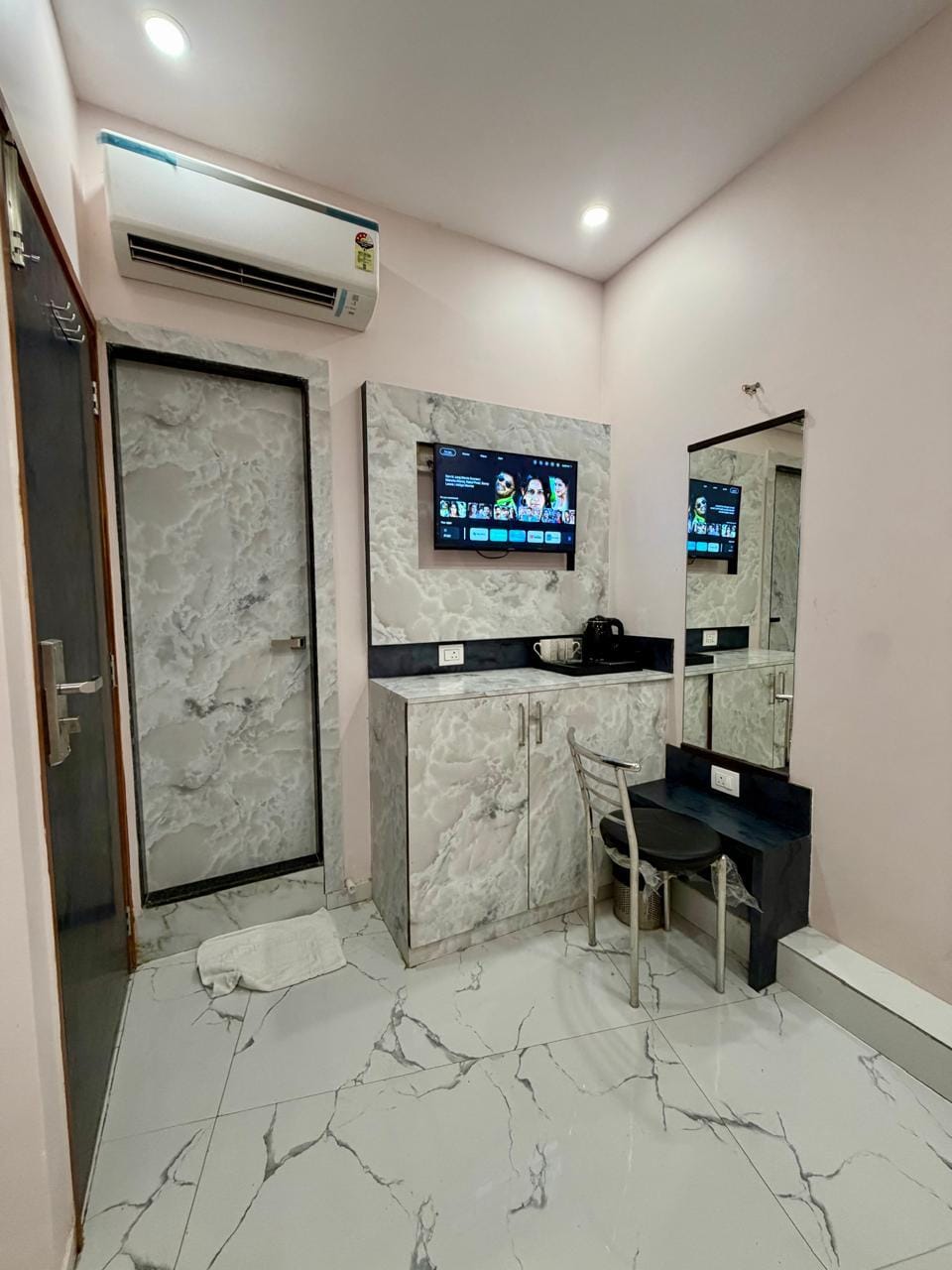 Hotel Classy Comfort Hotel in Mumbai