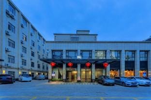 Luoshen's Projection Homestay (Wulin Square Branch 1) Hotel in Hangzhou
