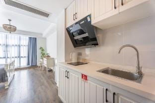 Luoshen's Projection Homestay (Wulin Square Branch 1) Hotel in Hangzhou