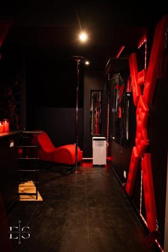 Dark love room Hotel in Hauts-de-France