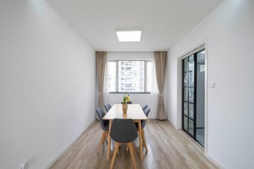 Tyms Luxury 4BR 2BA APT TianShan Riverside Residen Hotel in Shanghai