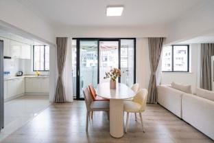 Tyms Elegant 2BR APT Hongqiao Paris Classic Hotel in Shanghai