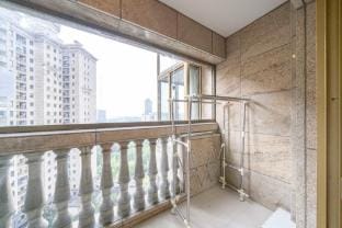 Tyms Elegant 3BR 2BA APT Gubei Royal Garden Hotel in Shanghai