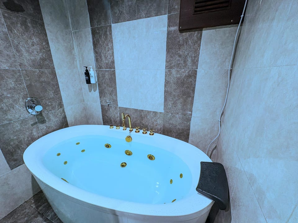 Bathtub