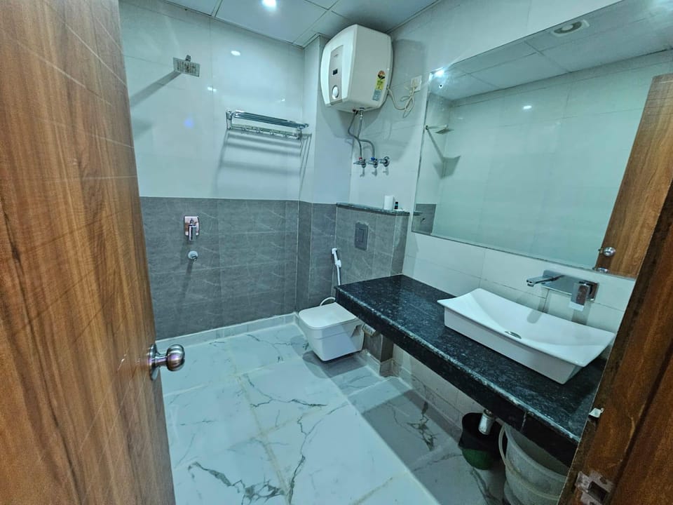 Hotel Tu Casa Stay Near Delhi Airport Hotel in New Delhi