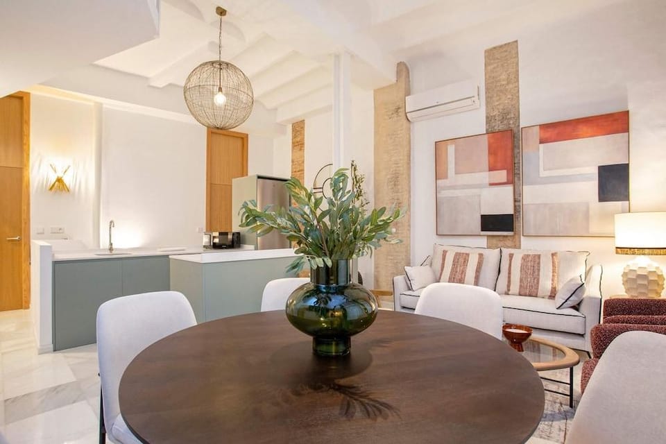 Cozy 3BD duplex in seville center. Gran Poder II Hotel in Seville