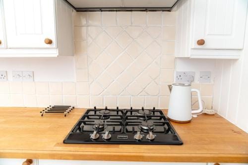 Relaxing 3-Bed Family Stay in Basingstoke Hotel in Basingstoke