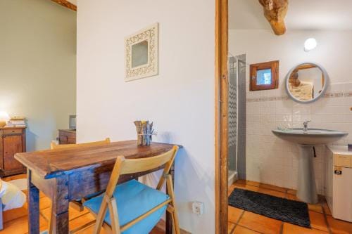 Chambre La Louve Hotel in Berrias-et-Casteljau