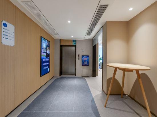 Home Inn Neo Shanghai Xincun Road Subway Station Hotel in Shanghai