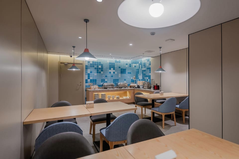Home Inn Neo Shanghai Caohejing Hongmei Road Subway Station Hotel in Shanghai