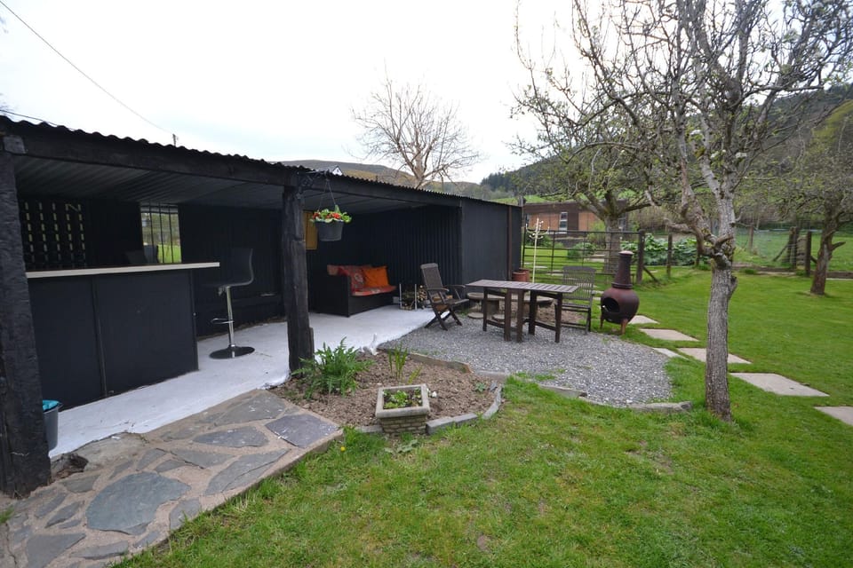 Stunning 2-bed Cabin in Nantglyn Denbigh Hotel in Wales