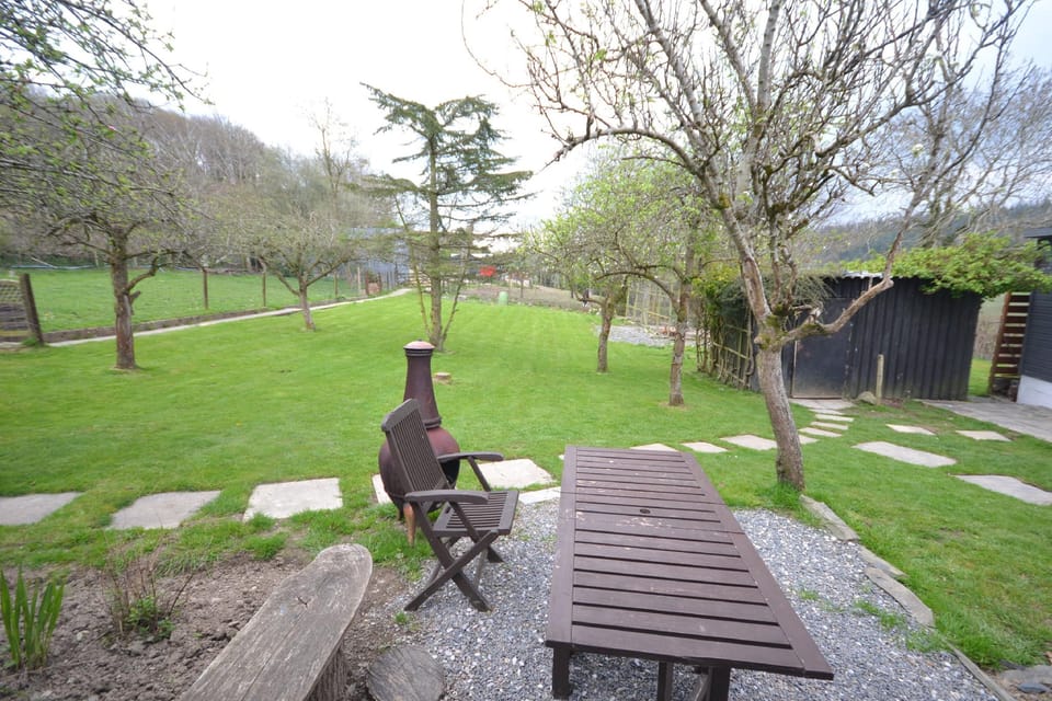 Stunning 2-bed Cabin in Nantglyn Denbigh Hotel in Wales
