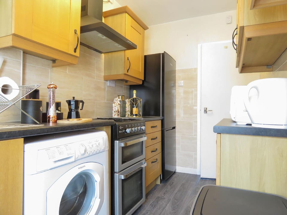 Tudors eSuites 4 Bedroom House with Garden & 9 Beds Hotel in Coventry