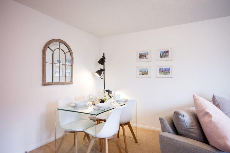 Luxurious & Modern Home Hotel in Oxford