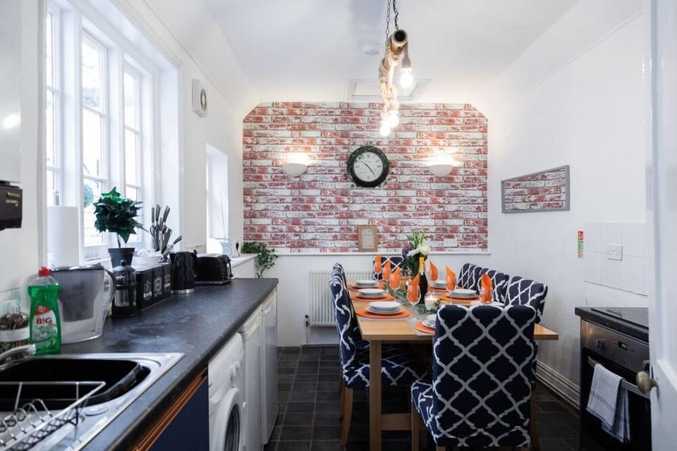 6 Bedroom City Centre Townhouse Hotel in Canterbury