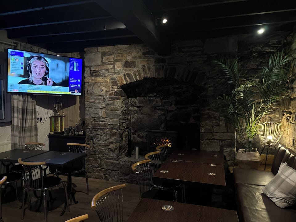 Luxury Coastal View Apartment in Llanelli Hotel in Wales