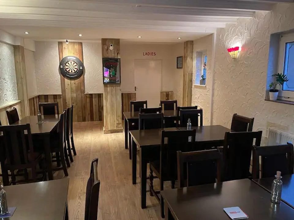 Luxury Coastal View Apartment in Llanelli Hotel in Wales