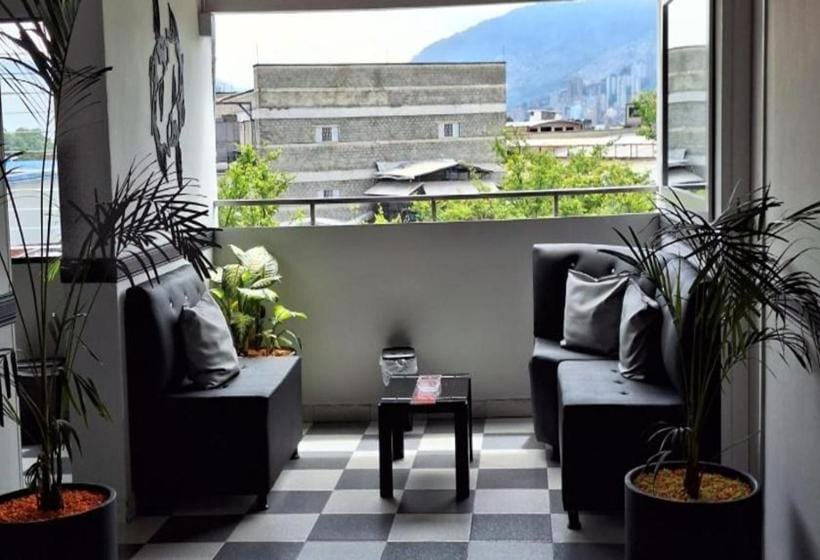 Shared lounge/TV area