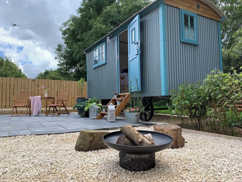 St. Kew Shepherd Huts Hotel in England