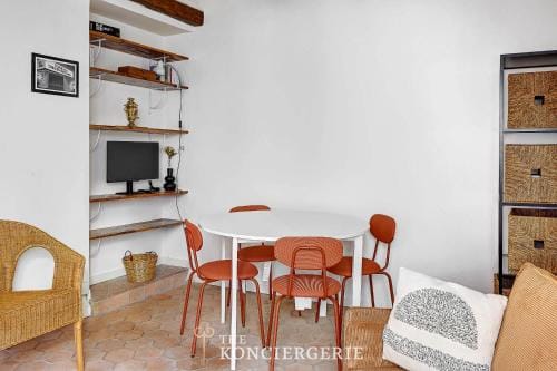 A Haven of Peace for 4 people in the Marais Hotel in Paris