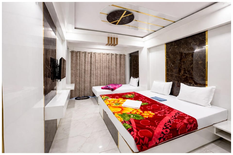 Goroomgo Mid Town Inn Nainital Near Mall Road and Lake Hotel in Uttarakhand