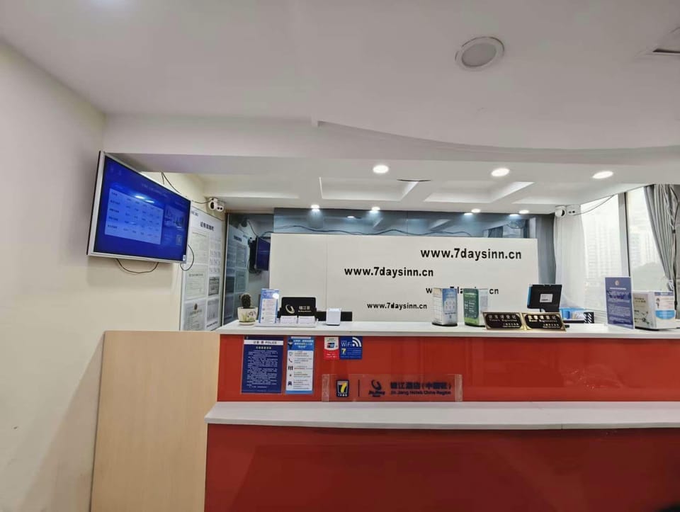 7 Days Inn Shanghai Jiangning Road Metro Station Yufosi Hotel in Shanghai