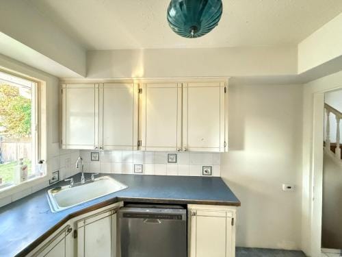 Downtown Central City Cozy Private 2 Bedroom Basement Suite - Independent Entry Hotel in Surrey