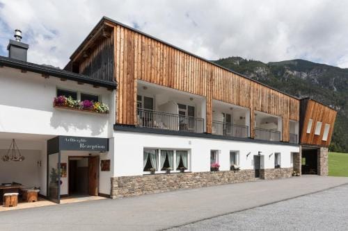ArlBerglife Ferienresort Hotel in Tyrol