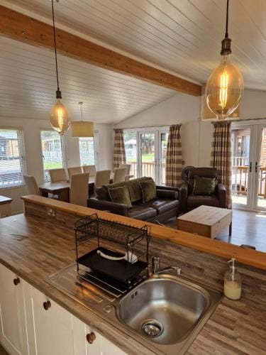 Hot Tub Lake District Lodge - Windermere Lodge in England