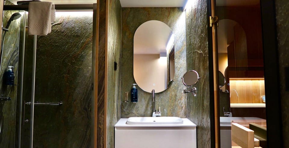 L'Escale Royale La Ferté-sous-Jouarre Hotel in Île-de-France