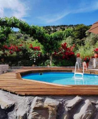 Rose Hedge Hotel in Crete